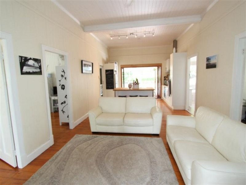 92 Ward Street, The Range QLD 4700